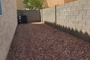 1442 E Mobile Ln Ln E, Phoenix, AZ 85040 - Photo 12