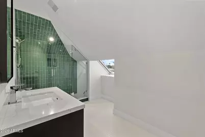 910 E Kaler Drive, Phoenix, AZ 85020 - Photo 32
