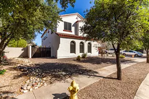 6233 S Rochester Dr, Gilbert, AZ 85298 - Photo 2