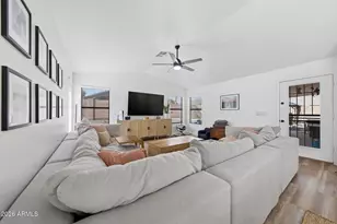 10414 W Daley Ln, Peoria, AZ 85383 - Photo 4