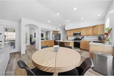 10414 W Daley Lane, Peoria, AZ 85383 - Photo 8