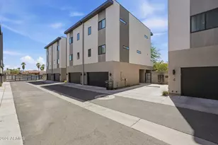 2727 E Thomas Rd, Phoenix, AZ 85016 - Photo 2