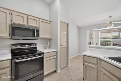 10209 E Coopers Hawk Drive, Sun Lakes, AZ 85248 - Photo 14