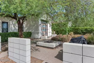 5228 N 70th Place, Paradise Valley, AZ 85253 - Photo 2