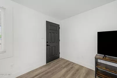 1626 N 55th Drive, Phoenix, AZ 85035 - Photo 8