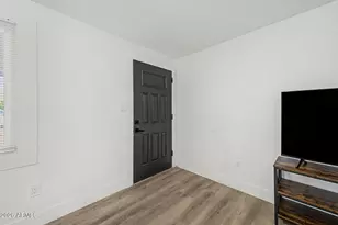 1626 N 55th Dr, Phoenix, AZ 85035 - Photo 8
