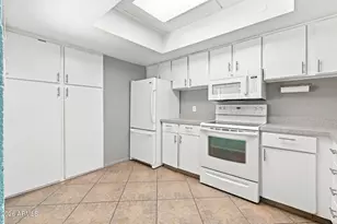 4201 E Camelback Rd, Phoenix, AZ 85018 - Photo 10