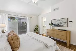 12005 N 40th Way, Phoenix, AZ 85028 - Photo 16