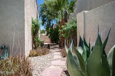 8434 E San Bernardo Drive, Scottsdale, AZ 85258 - Photo 24