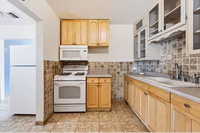 2040 E Whitton Avenue, Phoenix, AZ 85016 - Photo 8