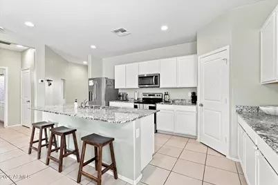 4511 S 104th Drive, Tolleson, AZ 85353 - Photo 6