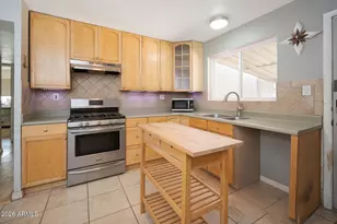 2402 N 36th Pl, Phoenix, AZ 85008 - Photo 12