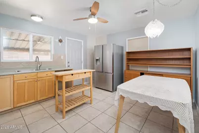 2402 N 36th Place, Phoenix, AZ 85008 - Photo 4