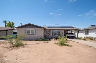 2402 N 36th Pl, Phoenix, AZ 85008 - Photo 1