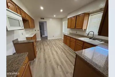 815 E Cavalier Drive, Phoenix, AZ 85014 - Photo 8