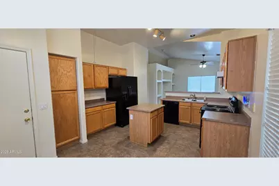10936 W Vista Avenue, Glendale, AZ 85307 - Photo 6