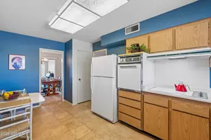 9907 W Bright Angel Cir, Sun City, AZ 85351 - Photo 8
