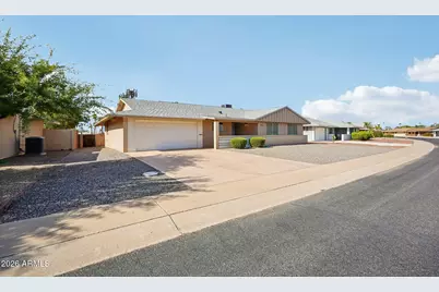 9907 W Bright Angel Circle, Sun City, AZ 85351 - Photo 2