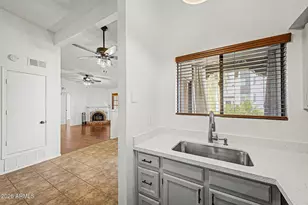 7300 N Dreamy Draw Dr, Phoenix, AZ 85020 - Photo 10