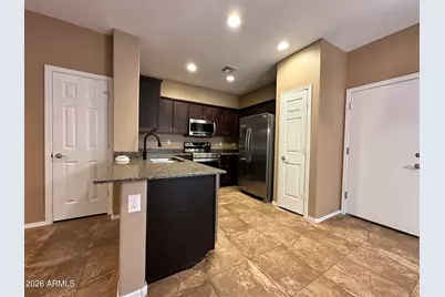 2477 N 73rd Drive, Phoenix, AZ 85035 - Photo 8