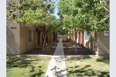 2838 E Tracy Lane #Unit 2, Phoenix, AZ 85032 - Photo 2