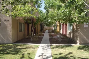 2838 E Tracy Ln, Phoenix, AZ 85032 - Photo 2