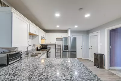 1901 E Encinas Lane, Phoenix, AZ 85040 - Photo 10
