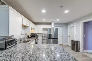 1901 E Encinas Ln, Phoenix, AZ 85040 - Photo 10