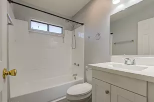 1901 E Encinas Ln, Phoenix, AZ 85040 - Photo 12