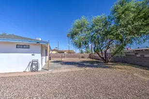 1901 E Encinas Ln, Phoenix, AZ 85040 - Photo 26