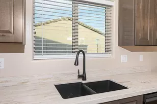 8560 W Mission Hills Dr, Arizona City, AZ 85123 - Photo 18