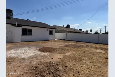 6742 W Hazelwood Street, Phoenix, AZ 85033 - Photo 12