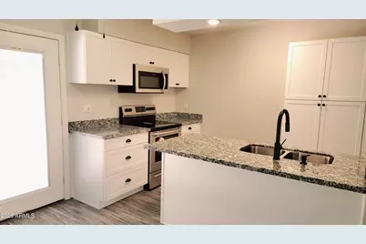 3737 E Turney Avenue #121, Phoenix, AZ 85018 - Photo 4