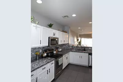 10142 W Wier Avenue, Tolleson, AZ 85353 - Photo 4