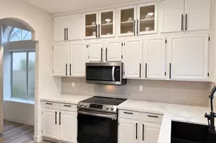 4142 W Electra Ln, Glendale, AZ 85310 - Photo 6