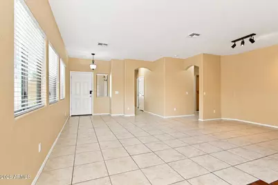 10233 W Parkway Drive, Tolleson, AZ 85353 - Photo 6
