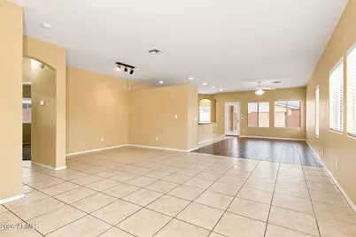 10233 W Parkway Drive, Tolleson, AZ 85353 - Photo 4