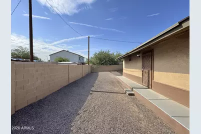 1023 E Old Southern Avenue #B, Phoenix, AZ 85042 - Photo 2