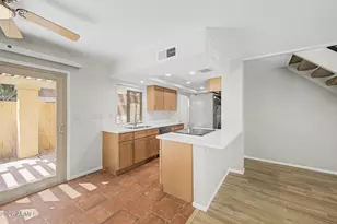 1119 E North Ln N, Phoenix, AZ 85020 - Photo 10