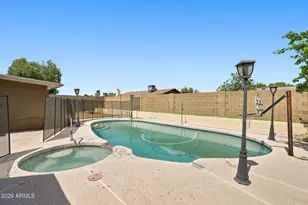 332 W Kerry Ln, Phoenix, AZ 85027 - Photo 2