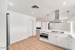 3821 W Desert Park Ln, Phoenix, AZ 85051 - Photo 10