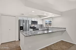 247 E Chilton Dr, Tempe, AZ 85283 - Photo 2