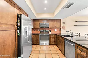 5210 E Saguaro Cir, Phoenix, AZ 85044 - Photo 2