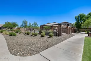 2725 E Mine Creek Rd, Phoenix, AZ 85024 - Photo 22