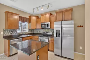 2725 E Mine Creek Rd, Phoenix, AZ 85024 - Photo 4