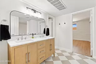 3737 E Turney Ave, Phoenix, AZ 85018 - Photo 10