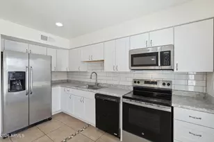 3427 E Helena Dr, Phoenix, AZ 85032 - Photo 4