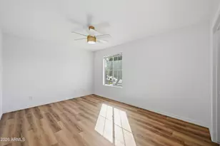2546 W Cordia Ln, Phoenix, AZ 85085 - Photo 16