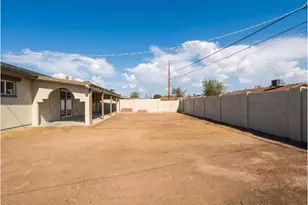 4147 W Echo Ln, Phoenix, AZ 85051 - Photo 8