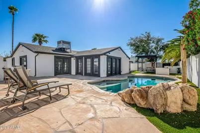 8346 E Roma Avenue, Scottsdale, AZ 85251 - Photo 2